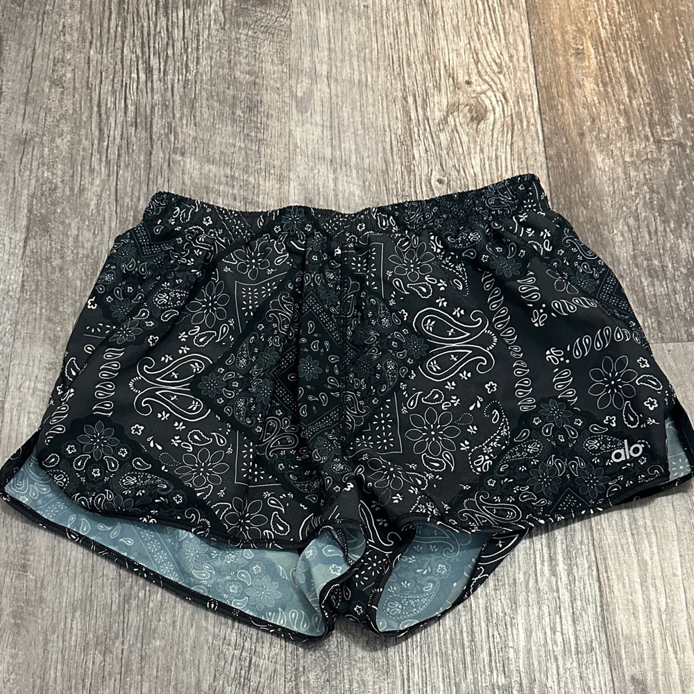 ALO Yoga Women's Dark Patterned Athletic Shorts